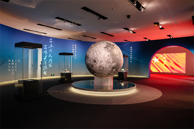国博展讯 | "九天揽月——中国探月工程20年"展览对公众展出